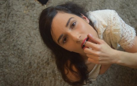 Naken lekkede OnlyFans-bilde av Mirabella00