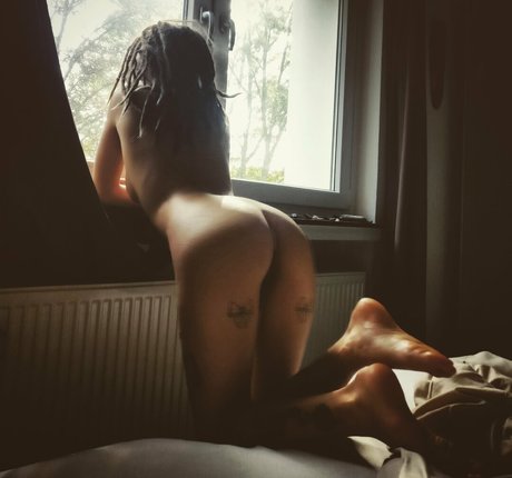 Alasti lekkinud OnlyFans-i pilt Milavisions