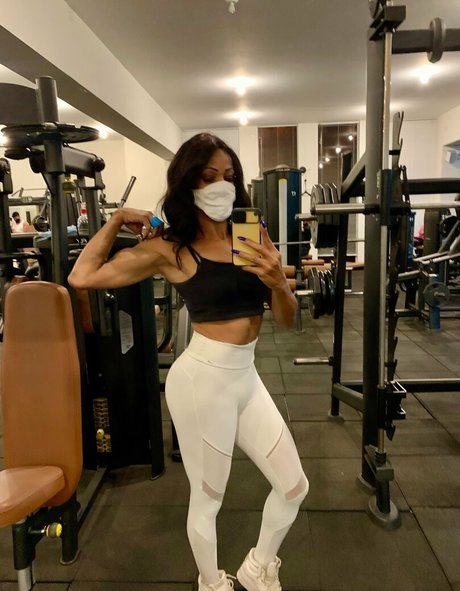 Foto desnuda filtrada de OnlyFans de Shemale23cm