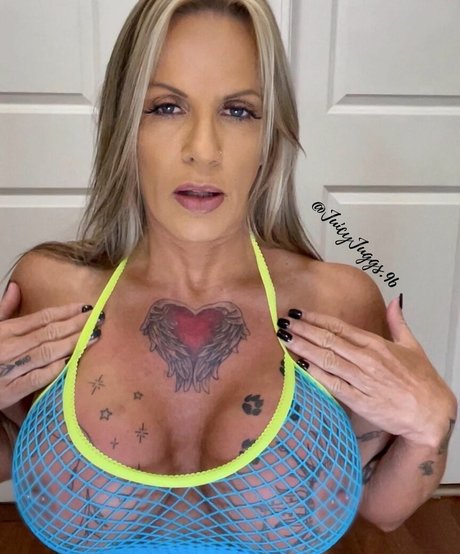 Naken lekkede OnlyFans-bilde av Juicy Juggs