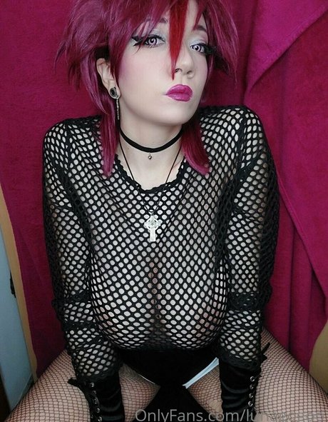 Naken läckt OnlyFans-bild av Lunagogoo