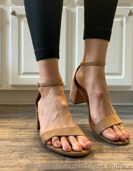 Nahá fotka uniklých OnlyFans od Prettyfeetandface