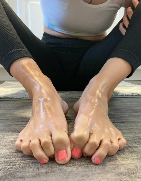 Prettyfeetandface