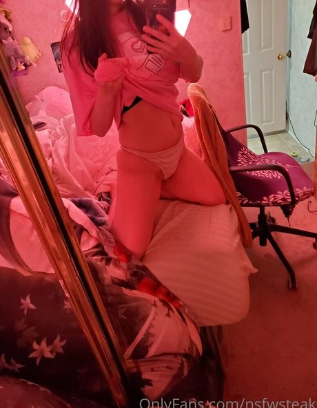 Nahá fotka uniklých OnlyFans od Nsfwsteak