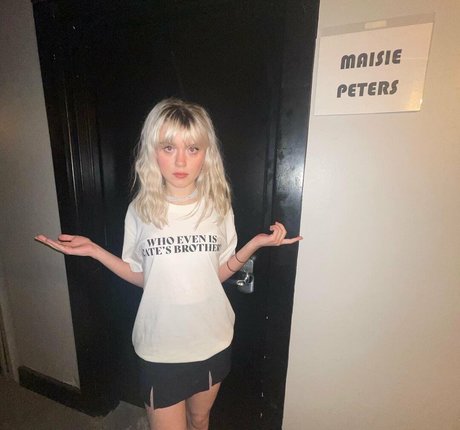 Alasti lekkinud OnlyFans-i pilt Maisie Peters