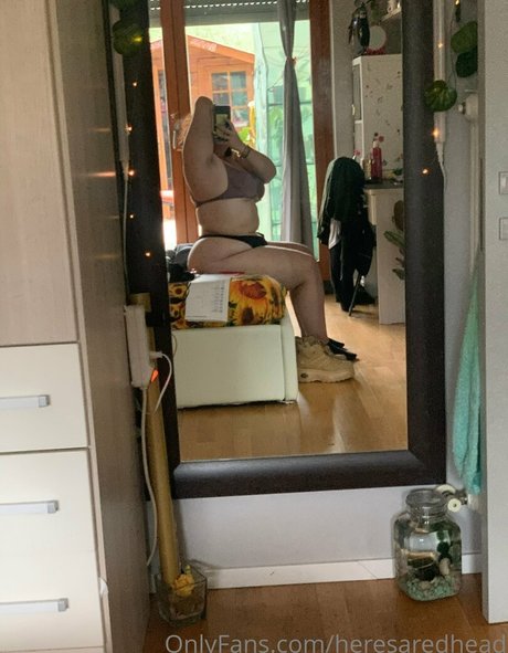 Naken lekkede OnlyFans-bilde av Heresaredhead