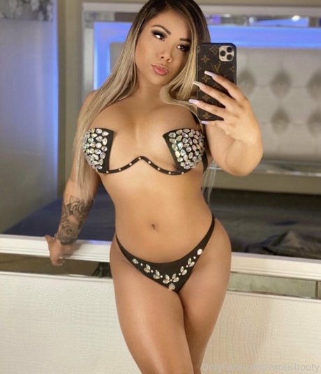 Nahá fotka uniklých OnlyFans od Exoticbooty
