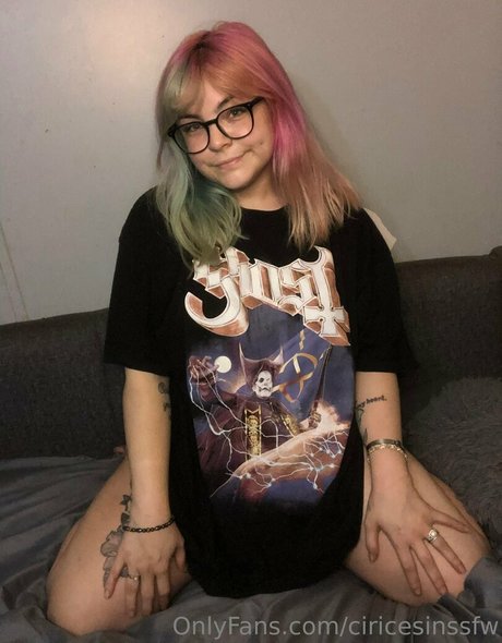 Nahá fotka uniklých OnlyFans od Ciricesinssfw