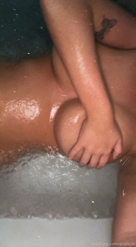 Alaston vuotanut OnlyFans-kuva Andi111