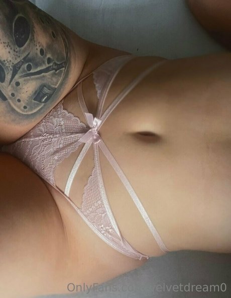 Naken läckt OnlyFans-bild av Velvetdream0