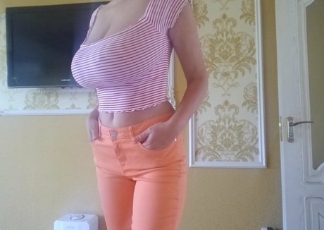 Girlwithhugeboobs
