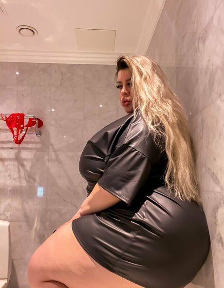 Natashacrownfree  nude leaked OnlyFans photo