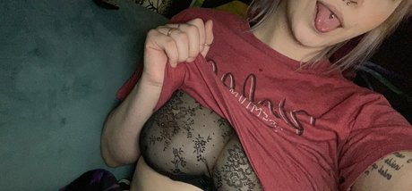 Naken lekkede OnlyFans-bilde av Suxx2suk