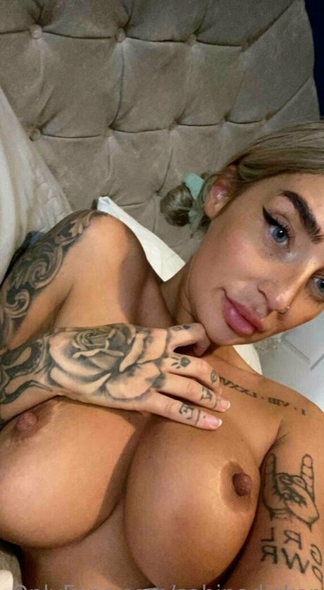 Naken lekkede OnlyFans-bilde av Sabinadicker