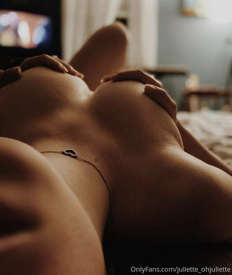 Naken lekkede OnlyFans-bilde av Julietteohjuliette