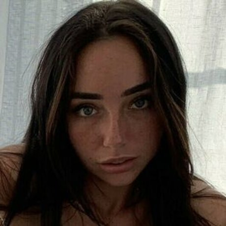 Foto di nudo di fuga di OnlyFans di Maddie Neville