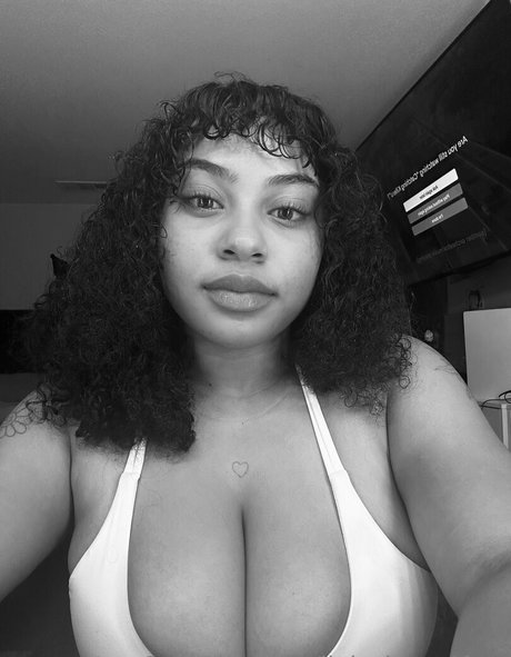 Nøgent lækket OnlyFans-billede af Jjuicyjasss4free
