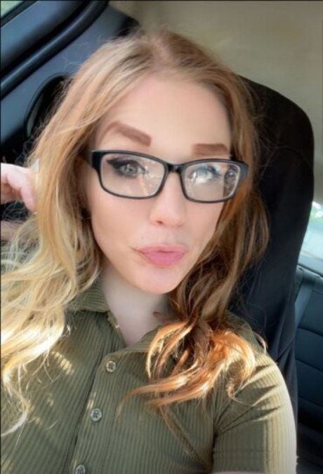 Alaston vuotanut OnlyFans-kuva Nicole Golomski
