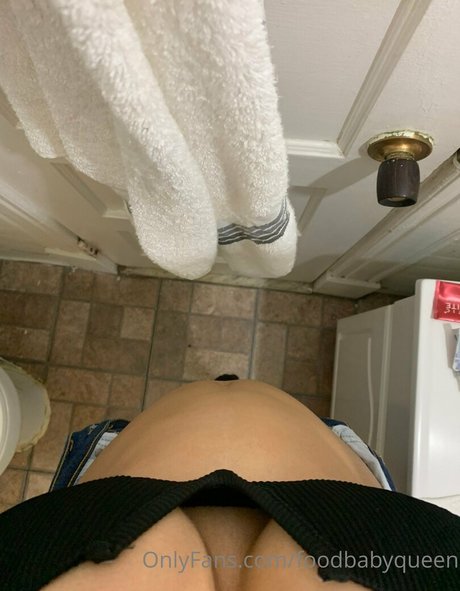 Naken läckt OnlyFans-bild av Foodbabyqueen