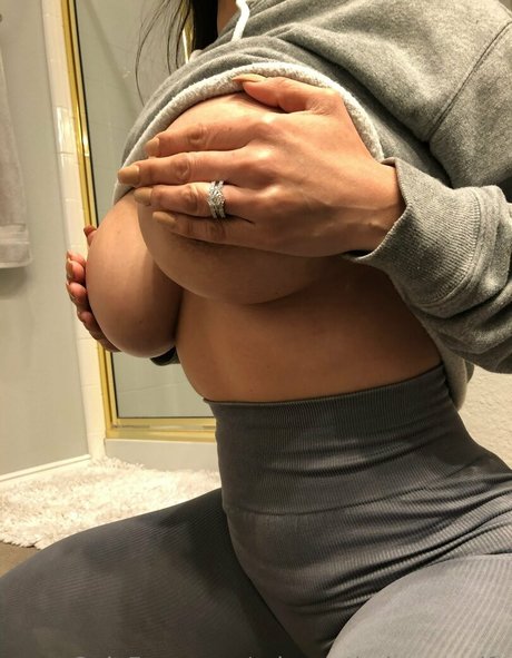 Ariannathehousewife