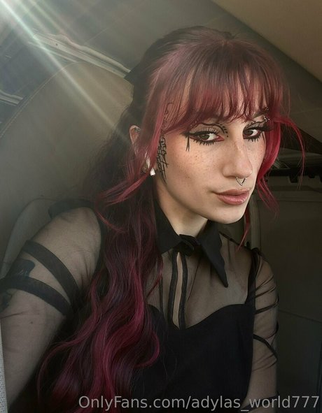 Naken läckt OnlyFans-bild av Adylasworld