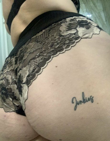 Alasti lekkinud OnlyFans-i pilt Ronnimae