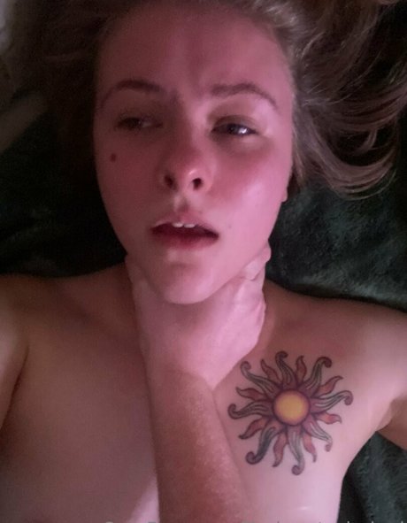 Naken lekkede OnlyFans-bilde av Lizziegetschoked