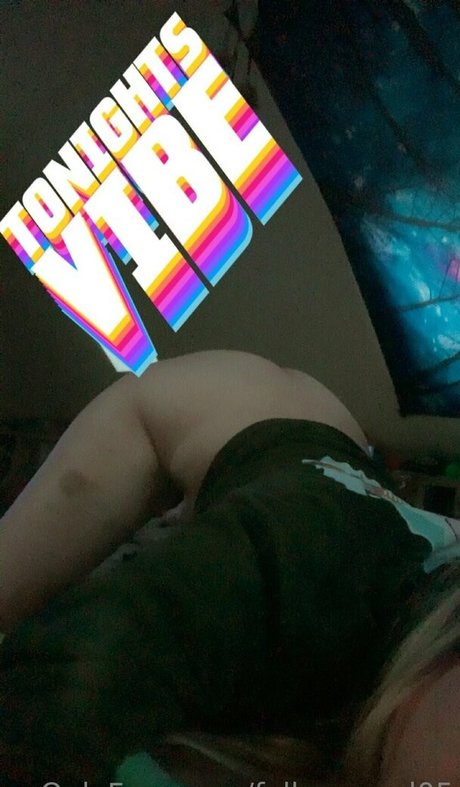 Naken lekkede OnlyFans-bilde av Fallenangel05