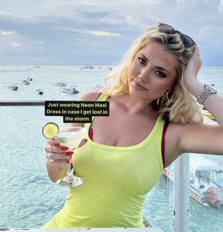 Thebigtittiecommittee OnlyFansリークヌード写真