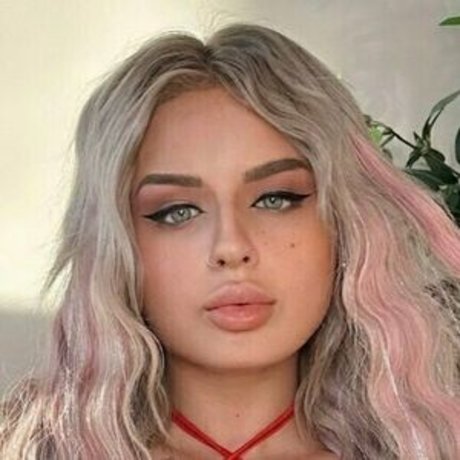Kenziecutie18
