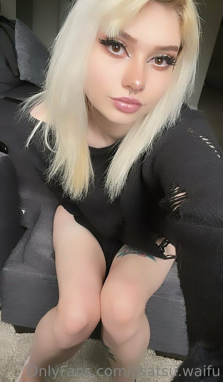 Jisatsuwaifu