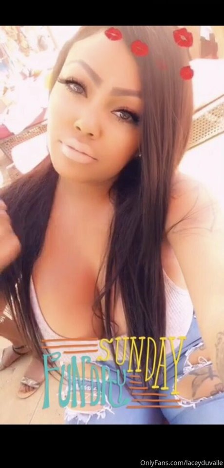 Naken lekkede OnlyFans-bilde av Laceyduvalle