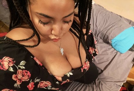 Foto nua vazada do OnlyFans de Mona Luvismona