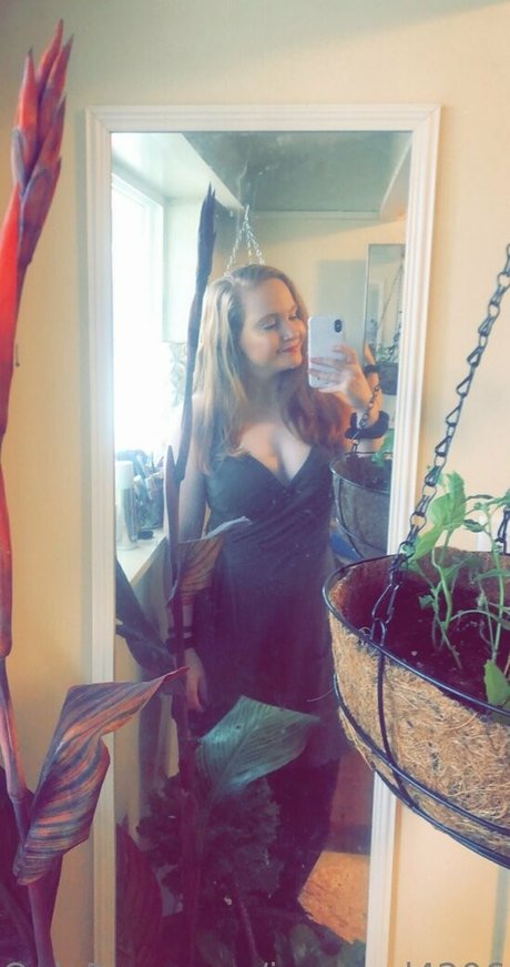 Naken läckt OnlyFans-bild av Ivypearl42069
