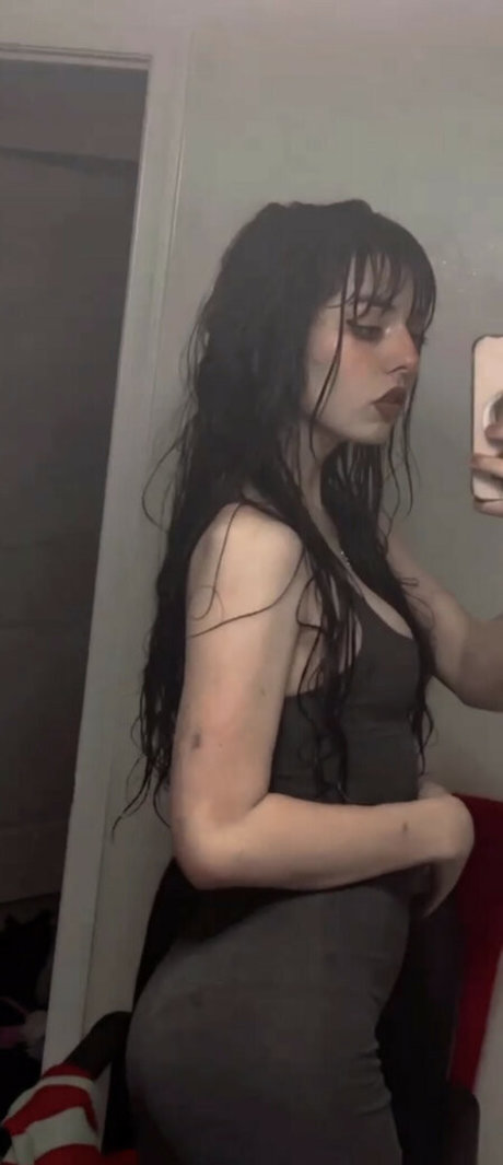Naken lekkede OnlyFans-bilde av Ezsy
