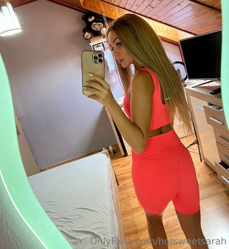 Hotblondesarah