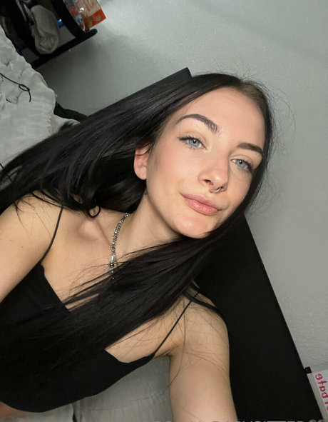 Naken lekkede OnlyFans-bilde av Babysitter69