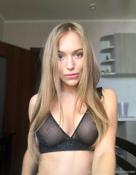 Nahá fotka uniklých OnlyFans od Aislinxxxmodel