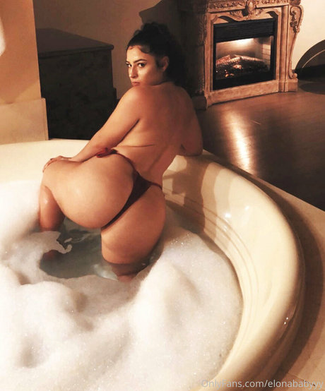 Nahá fotka uniklých OnlyFans od Elonababyy