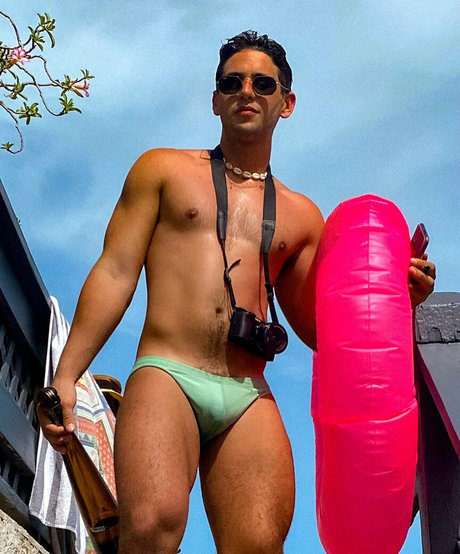 Alasti lekkinud OnlyFans-i pilt Ratedrross