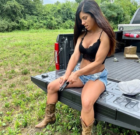 Girls With Guns
