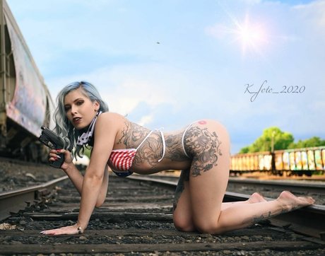 Girls With Guns