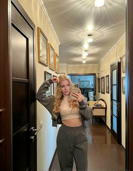 Ellybloom_vip
