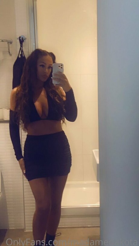 Naken lekkede OnlyFans-bilde av Madamedakota