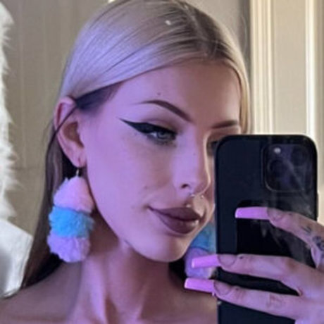 Nahá fotka uniklých OnlyFans od Strawberrysqurtcake