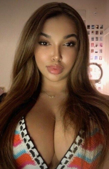 Nahá fotka uniklých OnlyFans od Savii