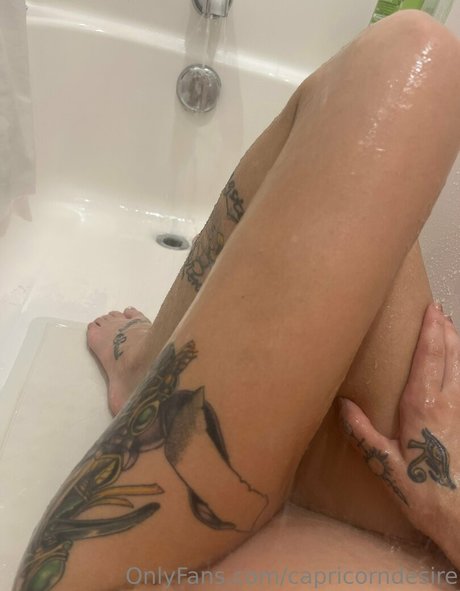 Naken lekkede OnlyFans-bilde av Capricorndesire