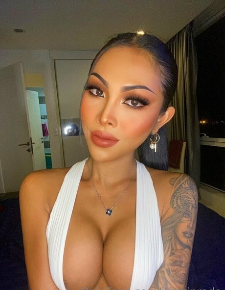 Naken lekkede OnlyFans-bilde av Itimrinrada