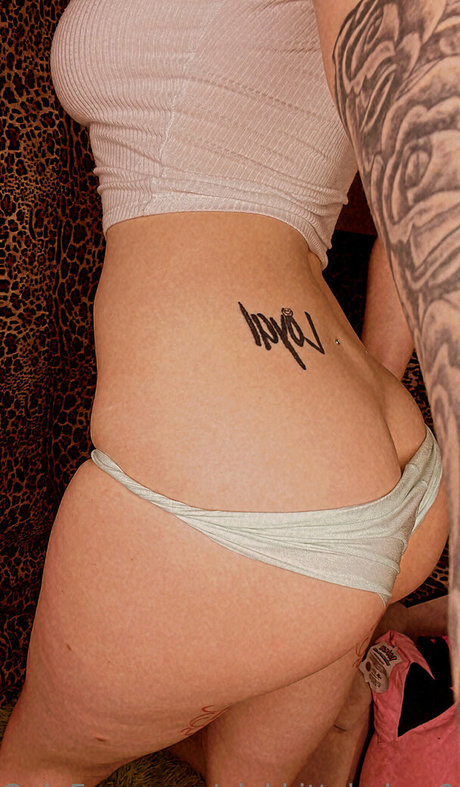 Naken läckt OnlyFans-bild av Mwahhhhbaby