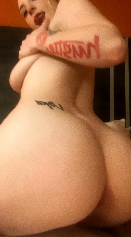 Nahá fotka uniklých OnlyFans od Mwahhhhbaby